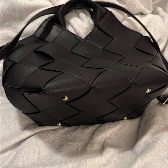 Urban Expressions Certified Vegan Chic Black Quilted hand/Shoulder Bag